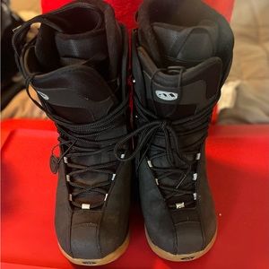 Morrow Snowboard Boots. Men’s size 9. Good condition.
